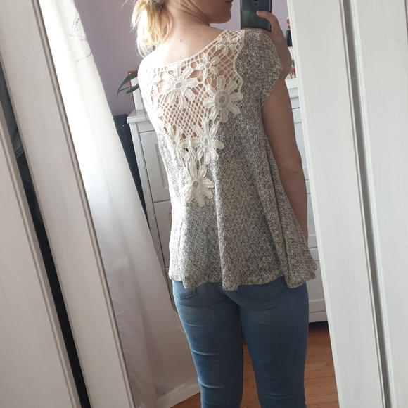 Light gray floral back knit top - Picture 2 of 4